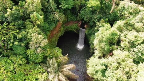 Tibumana-Cascada-Bali-Indonesia-Película-De-Drone