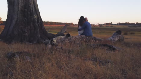 Australia-Oeste-Puente-Y-Novio-Romático-Drone-épico-árbol-Campo-Atardecer-Amanecer-Cinemática-Boda-Sesión-De-Fotos-1-Por-Taylor-Brant-Película