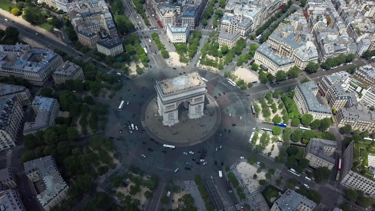 fotografía aérea de arriba del famoso arco del triunfo en parís, francia