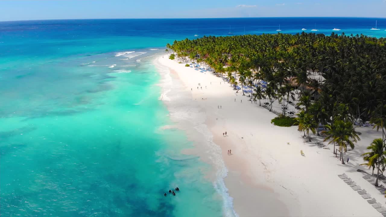 The beauty of Punta Cana's turquoise ocean and endless horizon the essence of serenity and relaxation of the Caribbean