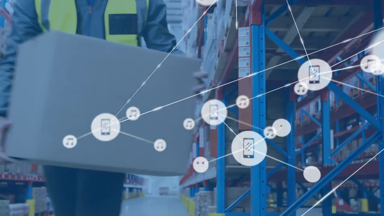 animación de la red de conexiones con iconos sobre el hombre que trabaja en el almacén