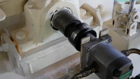 generador eléctrico de energía hidroeléctrica en el área rural asiática