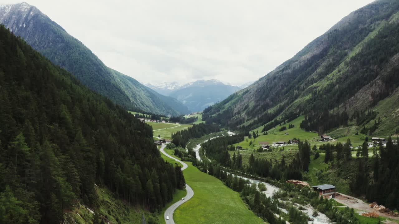 Paesaggio di valle alpina