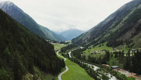 paisaje de valle alpino