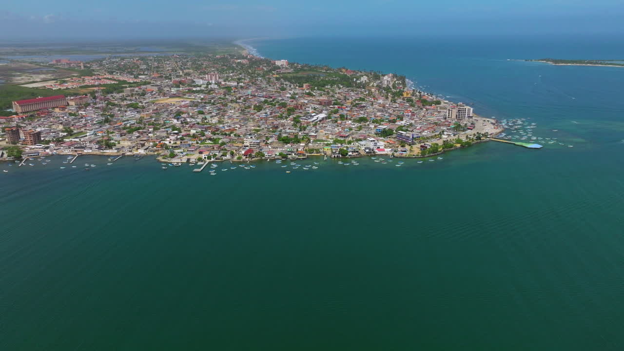 ciudad de chichiriviche en el estado de falcón cerca de cayo muerto caribe, norte de venezuela