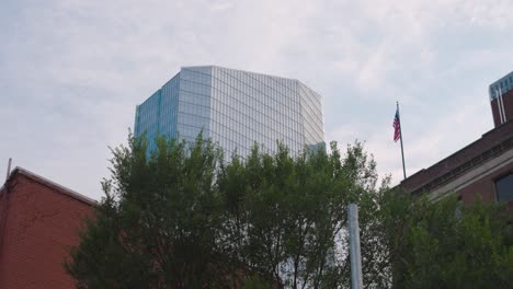 Low-angle-view-of-building-in-downtown-Houston,-Texas