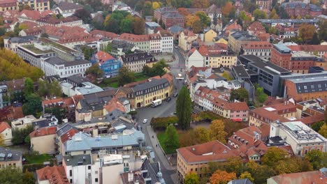 Maravillosa-Vista-Aérea-Superior-Vuelo-Casa-De-Goethe-Weimar-Ciudad-Histórica-Turingia-Alemania-Otoño-23