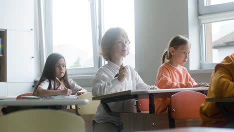 estudiante en el aula.