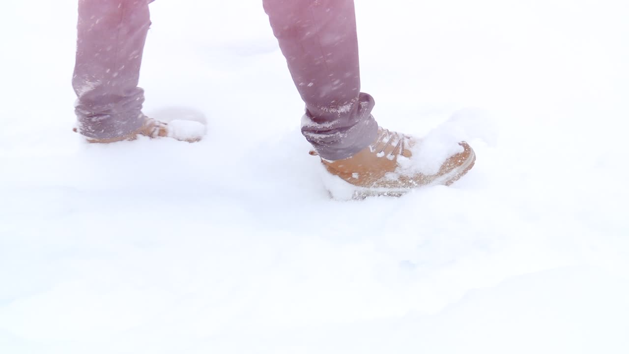 눈 속에서 는 사람