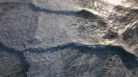 Olas-Cuadradas-Frente-A-La-Costa-De-Portugal