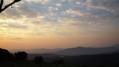 Un-Lapso-De-Un-Paisaje-En-La-Madrugada