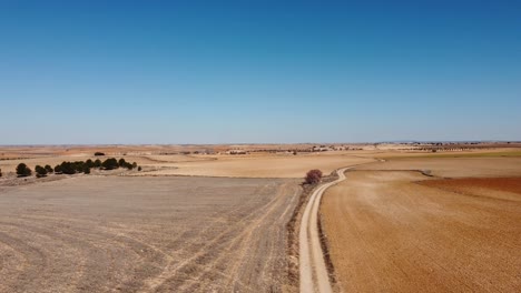 Vista-Aérea-Del-Camino-De-Tierra