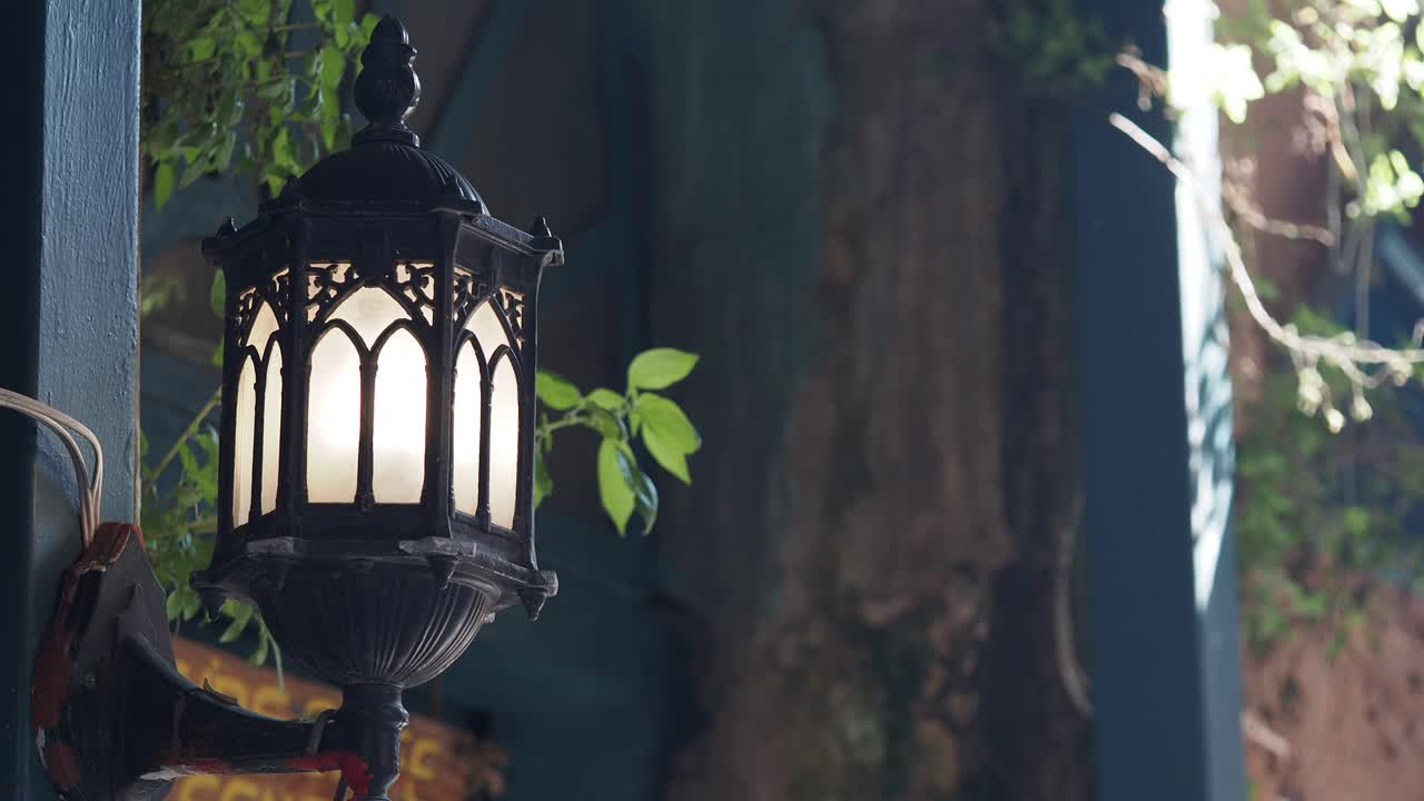 Antique Style Exterior Wall Lantern