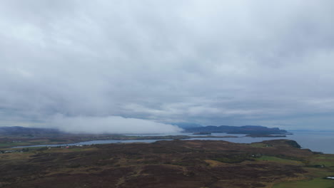 Creación-De-Nubes-Sobre-La-Isla-De-Skye-En-Un-Día-Nublado-De-Verano-En-Escocia.