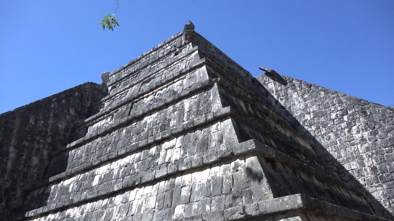 vista de cerca del observatorio en chichen itza, el caracol en yucatán, méxico