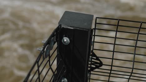 Das-Tobende-Und-Schäumende-Hochwasser-Des-Ottawa-River-Wurde-Von-Der-Aussichtsplattform-Des-Wasserkraftwerks-Auf-Der-Insel-Chaudière-In-Ottawa-Gefilmt