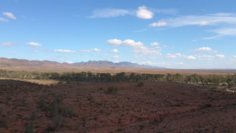 Aerial-Ascending-view-reveal-endless-outback-horizon,-Brachina-Gorge-Landscape