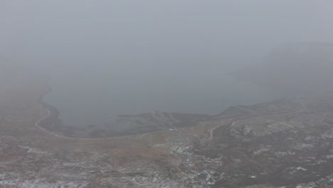 Nieve-Cayendo-En-La-Región-De-Los-Fiordos-Del-Oeste-A-Primera-Hora-De-La-Mañana-En-Reykjavik,-Islandia