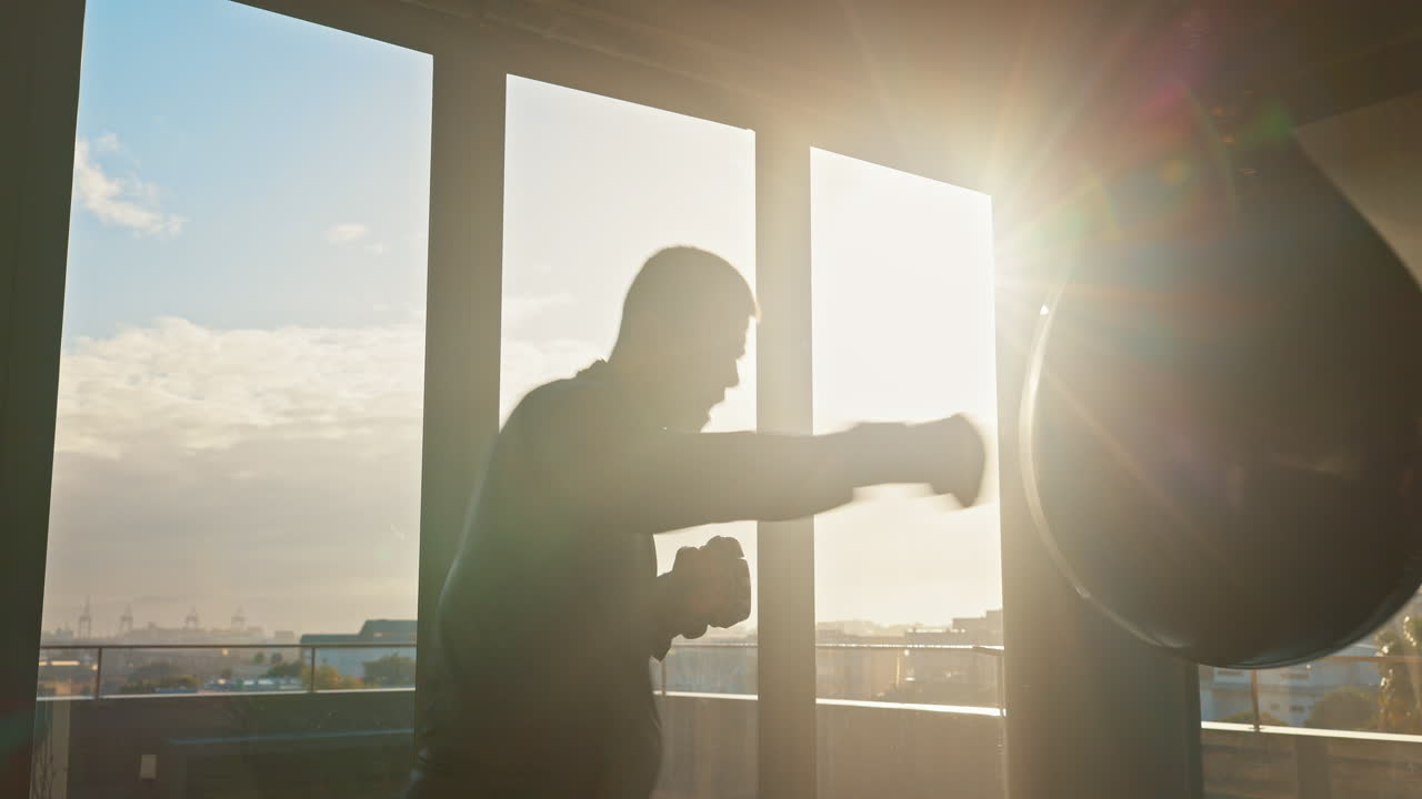남자,  ⁇ 복싱 또는 피트니스에서  ⁇ 싱 봉투