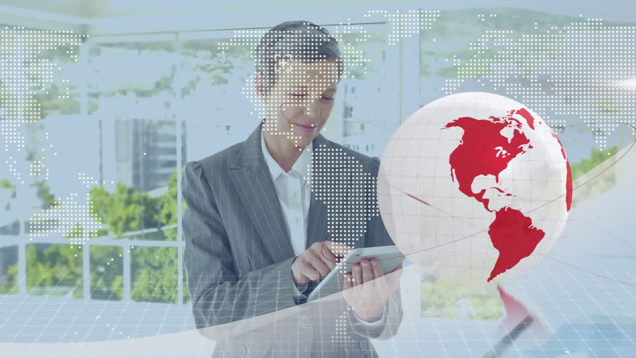 animación del globo y procesamiento de datos sobre una mujer de negocios caucásica usando una tableta