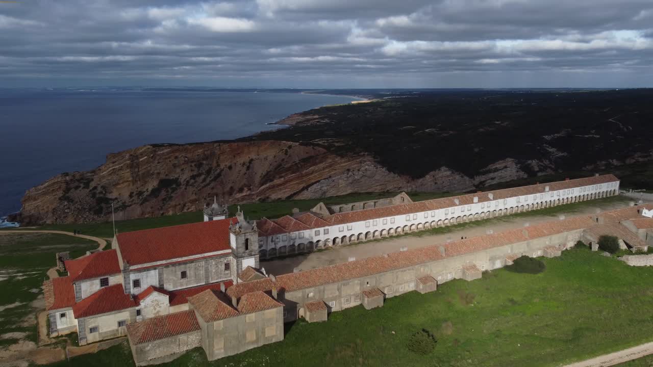 2 de 10 - imágenes de drones 4k de los lugares más bellos de la costa de lisboa - cabo espichel gps: 38
