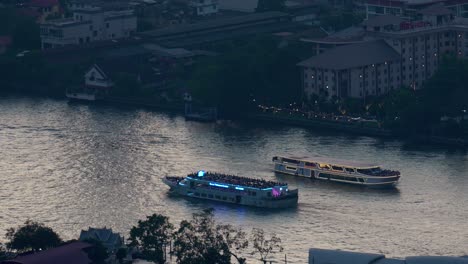 Nachtkreuzfahrtboote-In-Bangkok-In-Chao-Phraya,-Siam,-Thailand
