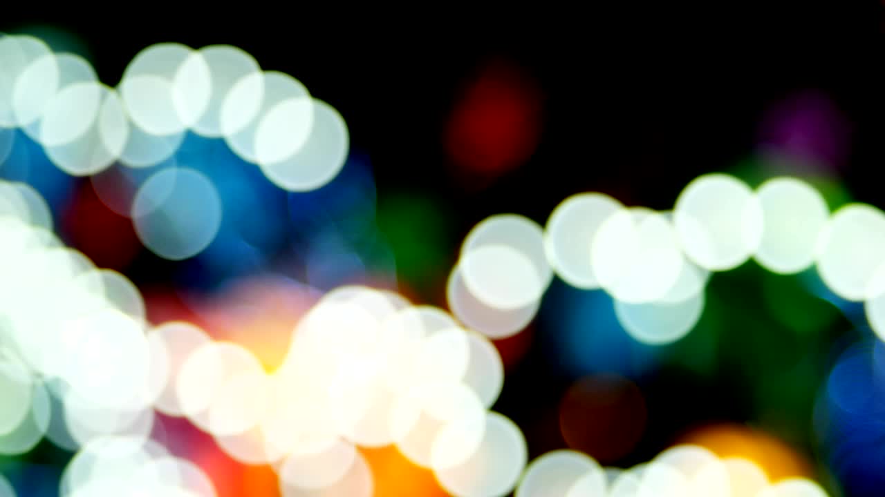 hermoso fondo de iluminación multicolor. primer plano, borroso, enfoque suave. luces bokeh abstractas desenfocadas, fondo iluminado multicolor
