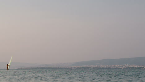 Windsurfer-sailing-in-quiet-sea