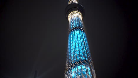 Panning-upon-the-Tokyo-Skytree-at-night