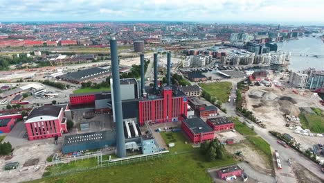 vista aérea de la ciudad de copenhague sobre la central eléctrica de oersted