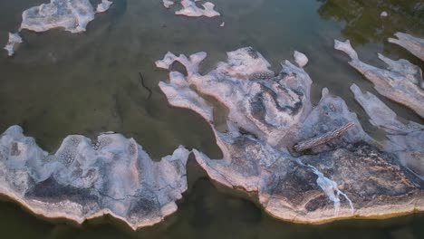 Imágenes-Aéreas-De-Una-Serpiente-De-Agua-En-El-Río-Pedernales-En-Stonewall-Texas