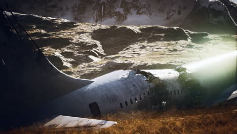 El avión se estrelló en una montaña.