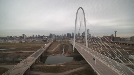 Weitwinkelansicht-Von-Dallas-Die-Margaret-Hunt-Hill-Bridge