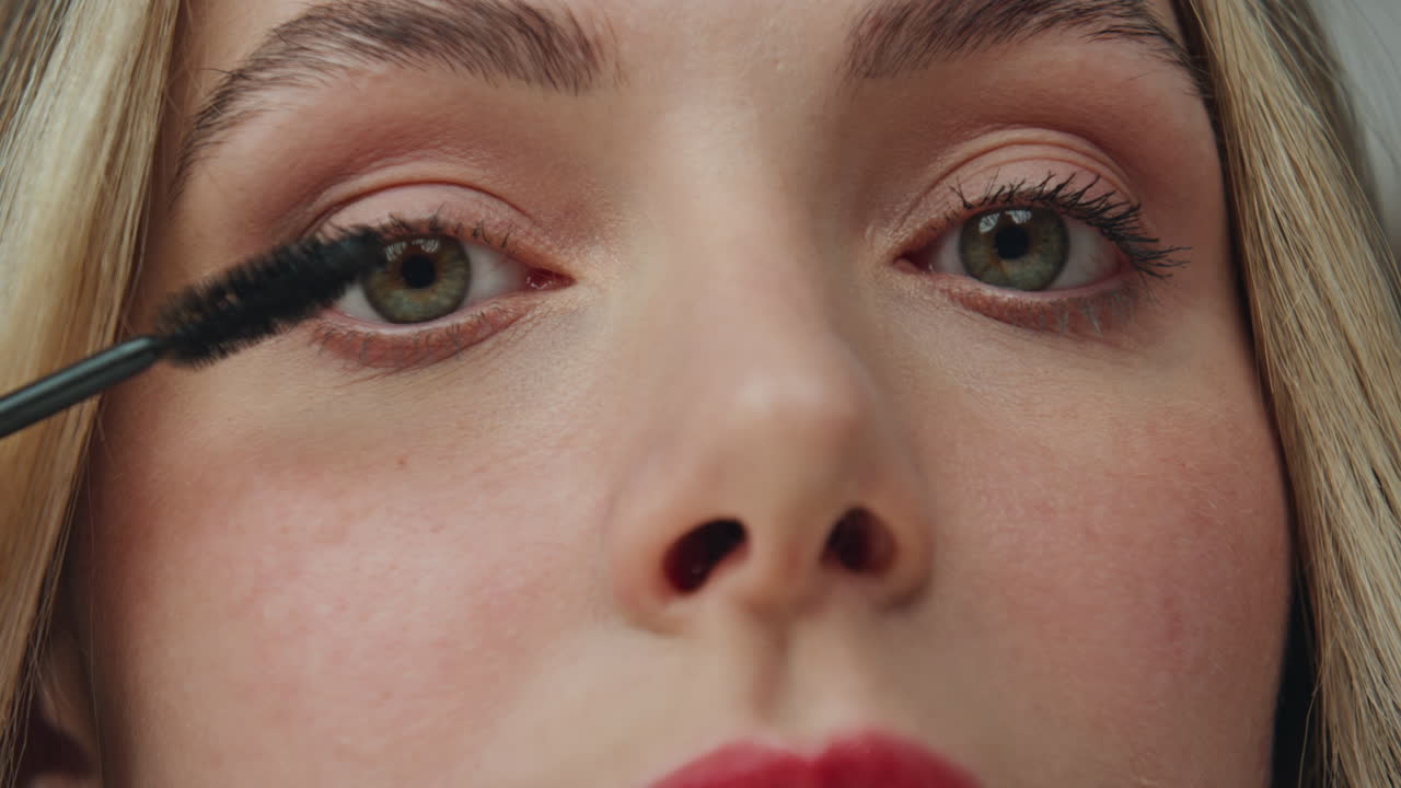 Applying Mascara Makeup