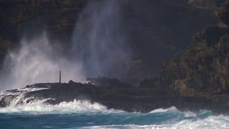 El-Océano-Explota-Desde-El-Espiráculo-De-Halona.