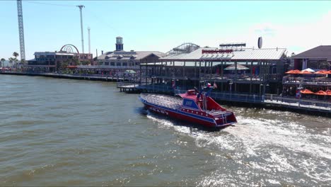 Drohnenvideo-Des-Beast-Boat-An-Der-Kemah-Promenade