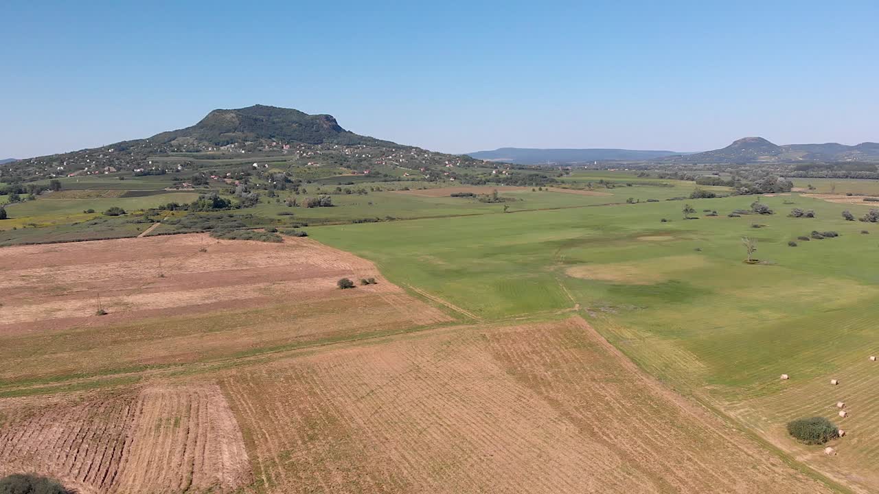 무인기 영상, 가리의 풀에  어리