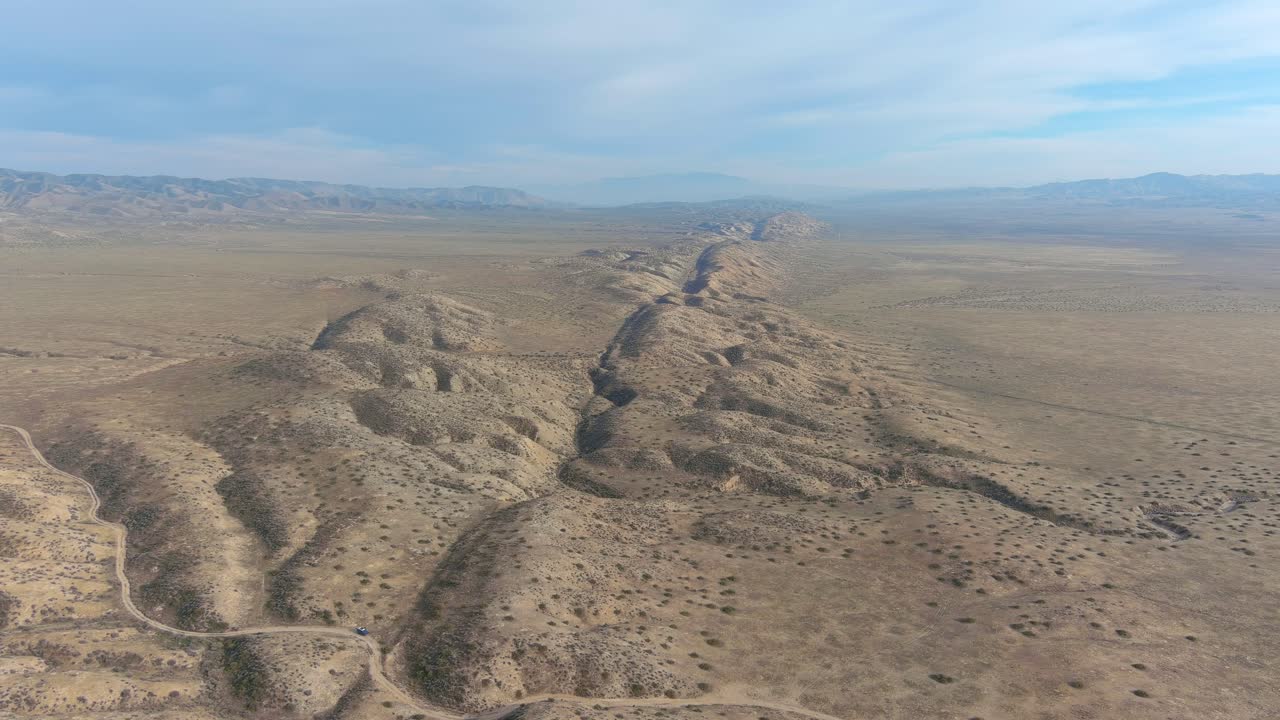 аэс над разломом землетрясения сан-андреас на равнине карризо в центральной калифорнии