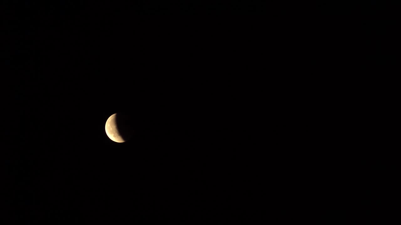 Timelapse . Moon transitioning from Blood Moon to Normal Moon