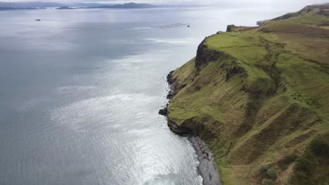 fotografía aérea de la costa oriental de la isla de skye