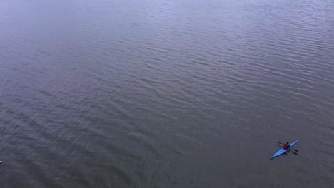 Aerial-view-of-canoeing-in-portuguese-river-in-Macieira-de-Alcoba,-Águeda