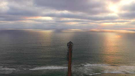 Vista-Aérea-Del-Muelle-De-La-Playa-Imperial,-Popular-Atracción-Turística-En-San-Diego,-California