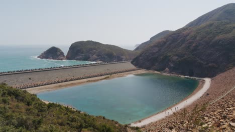 paisajes marinos y montañosos