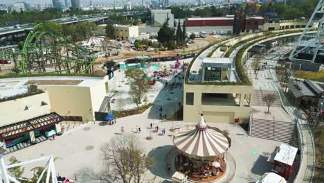 Aerial-view-approaching-the-mechanical-games-in-Aztlán-urban-park-in-Chapultepec,-Mexico-City