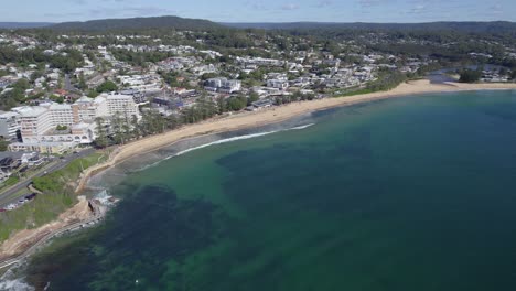playa terrigal - extensión de playa de arena dorada en la costa central de nsw en australia