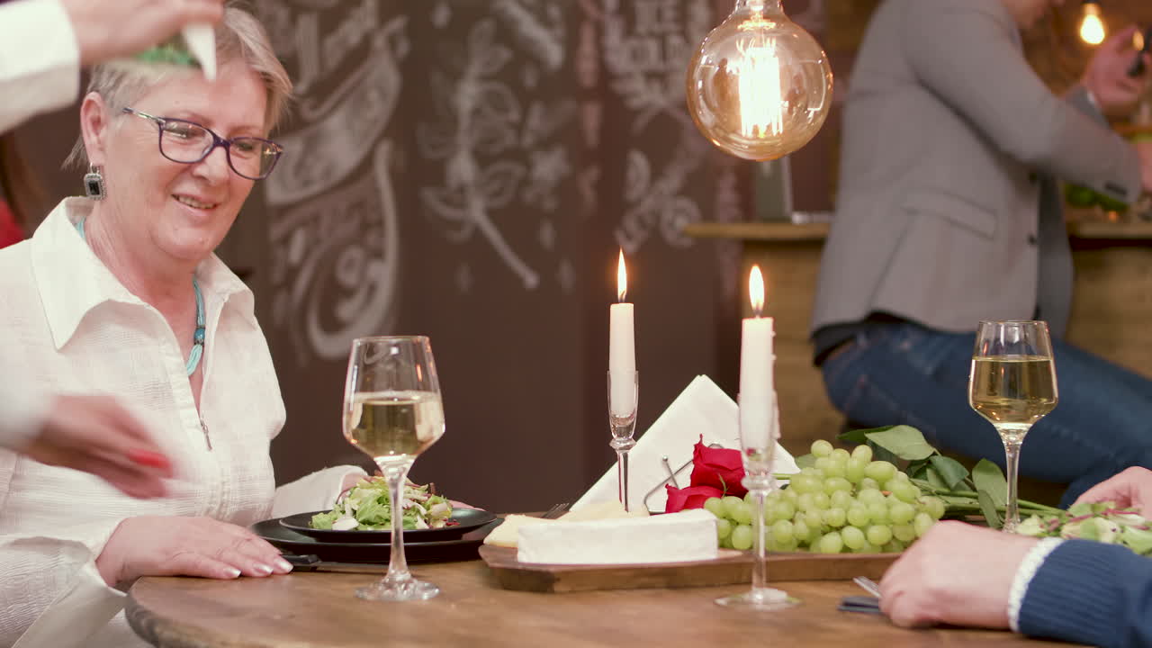 El escenario de una cena romántica