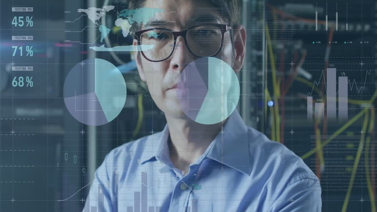 컴퓨터 서버에 의해 아시아 남성 it 엔지니어의 초상화에 대한 데이터의 애니메이션