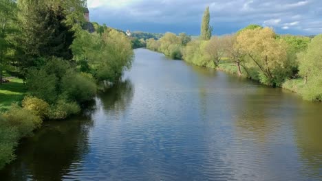 Imágenes-De-Drones-Sobre-El-Río-Lahn-En-Alemania