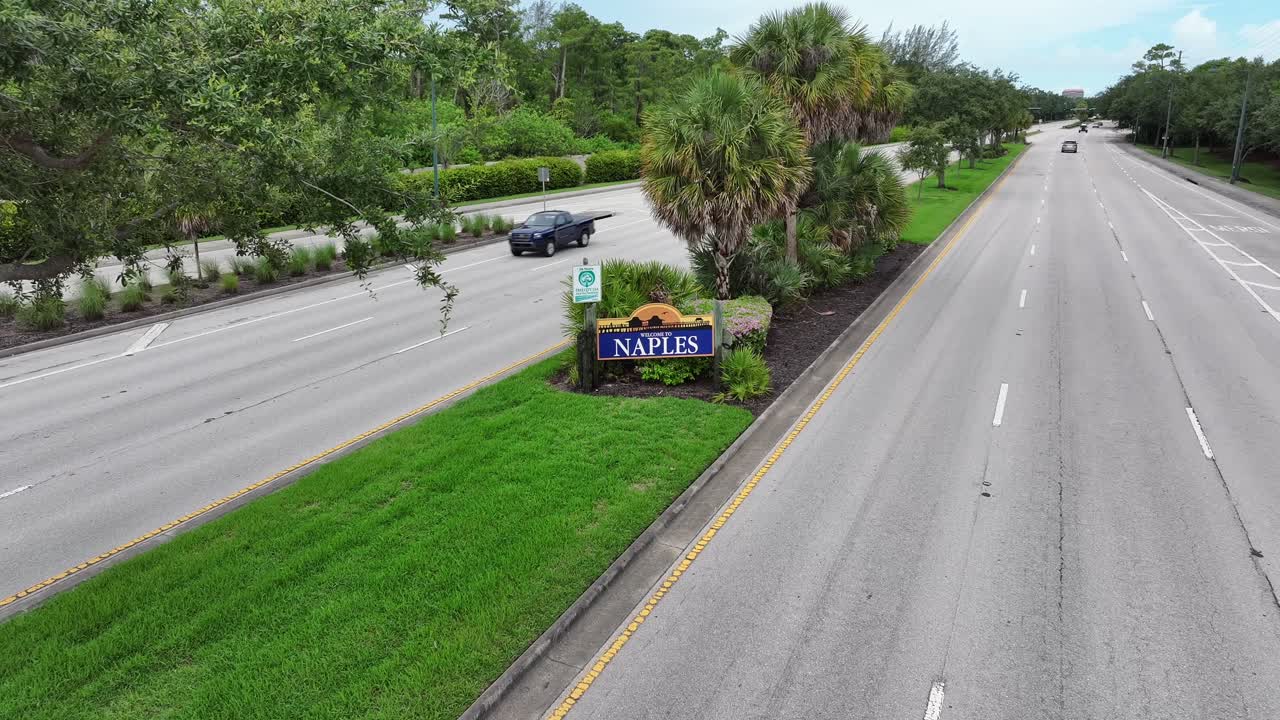 나폴리에 오신 것을 환영합니다.