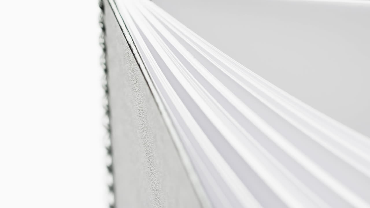 micro de páginas de cuaderno y espacio de copia en fondo blanco